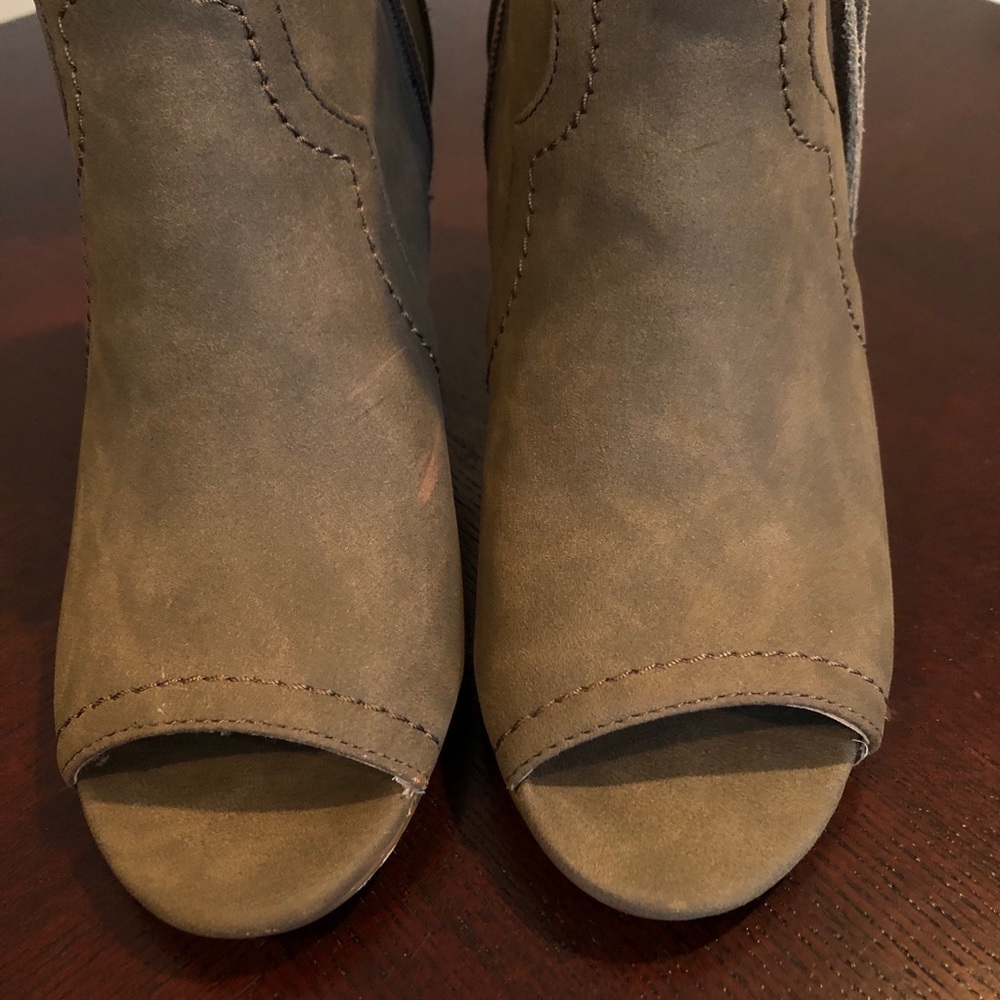 XOXO Brown Faux Leather Peep Toe zipper tassel booties size 6.5 - Picture 5 of 11